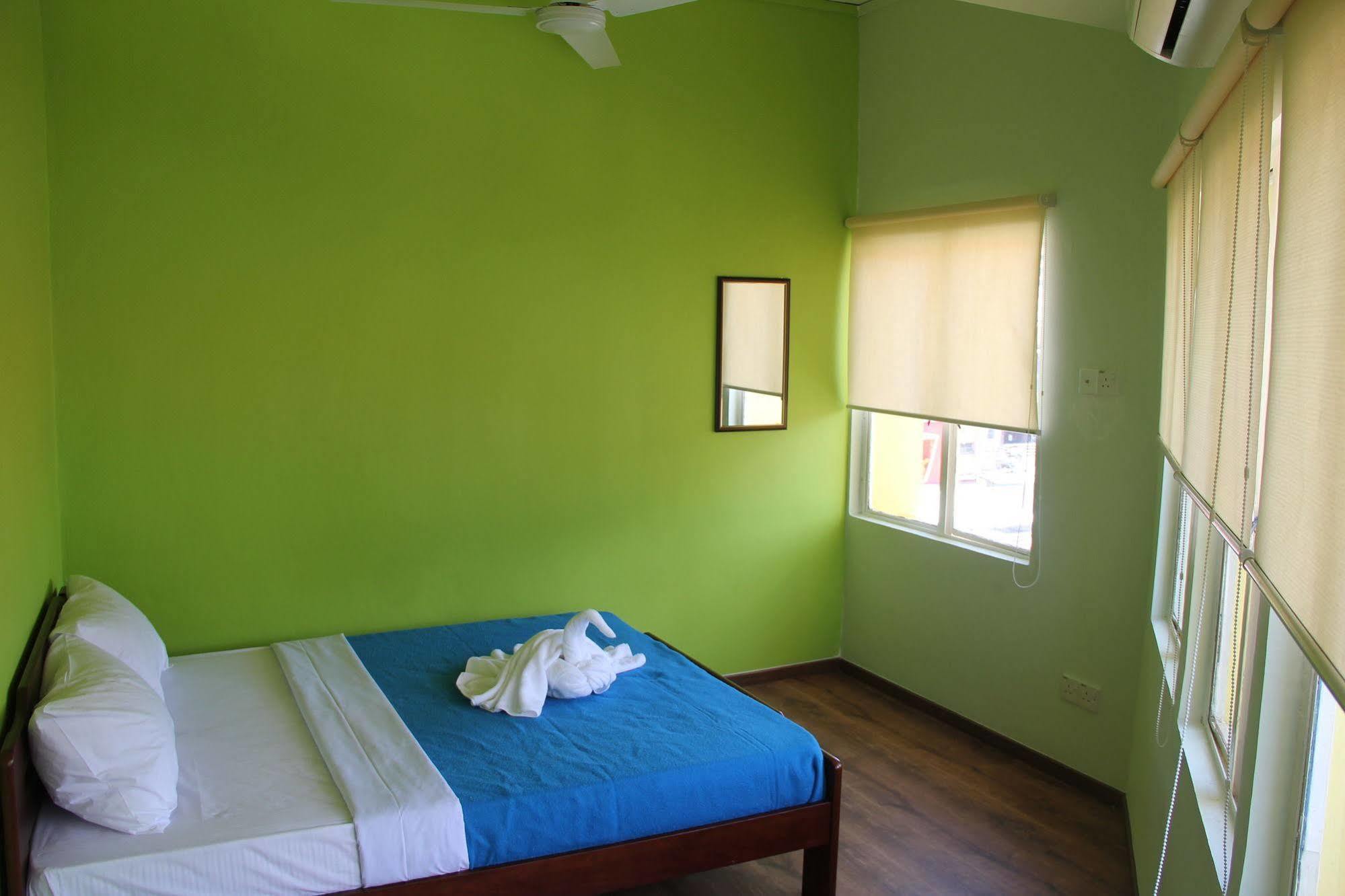 Fat Rhino Hotel Кота Кинабалу Екстериор снимка