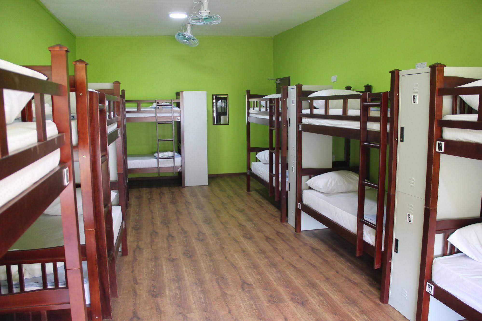 Fat Rhino Hotel Кота Кинабалу Екстериор снимка