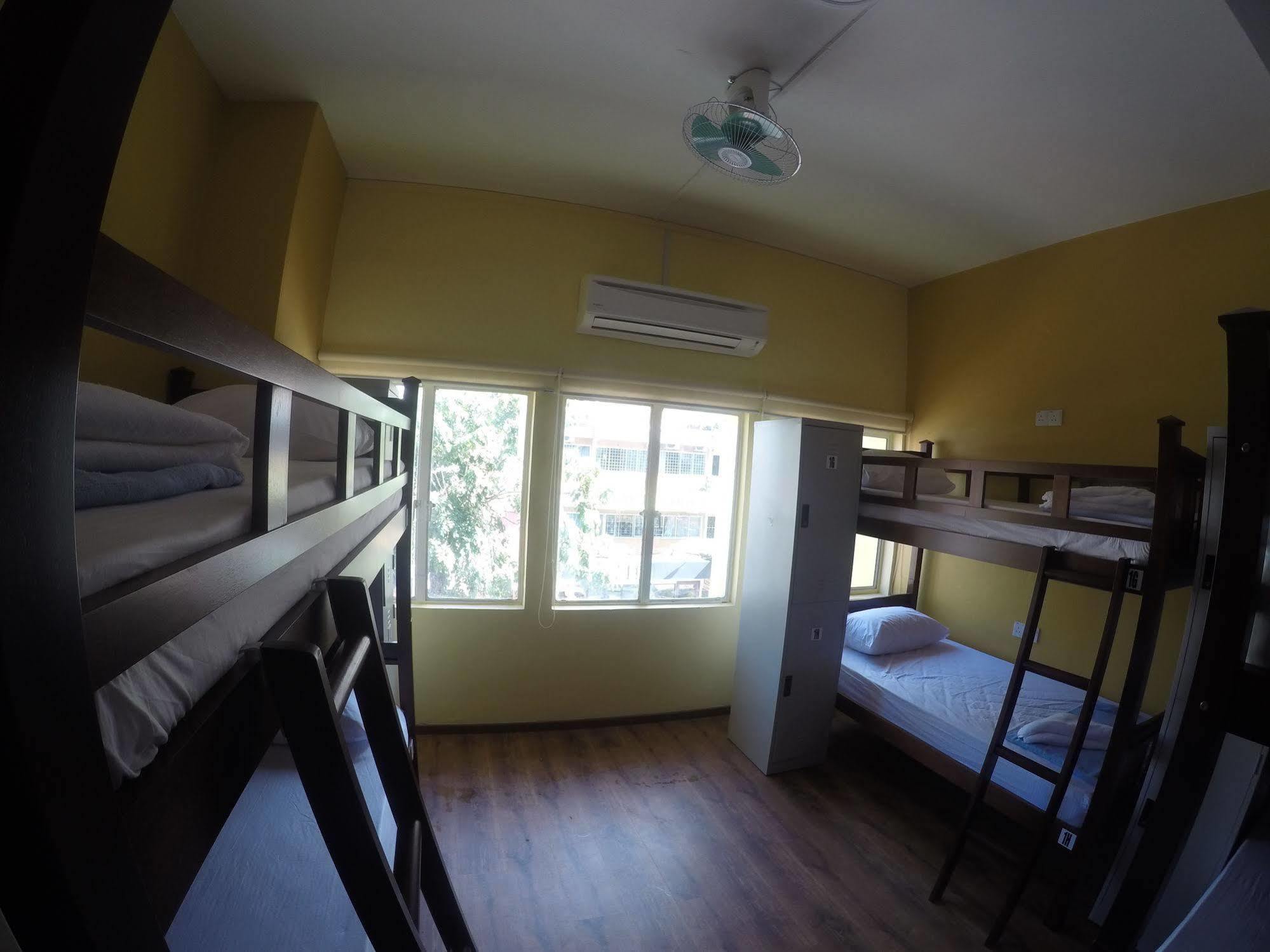 Fat Rhino Hotel Кота Кинабалу Екстериор снимка