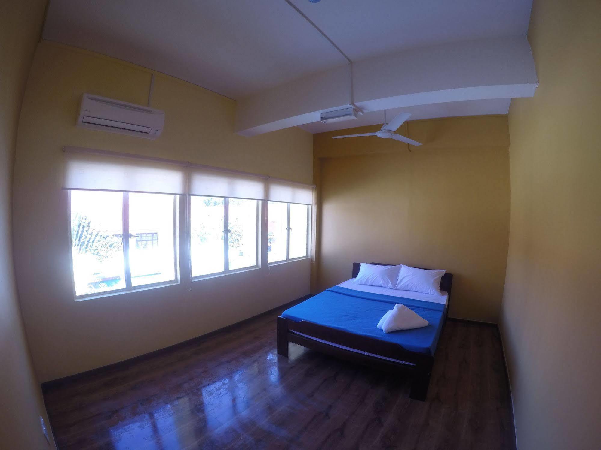 Fat Rhino Hotel Кота Кинабалу Екстериор снимка