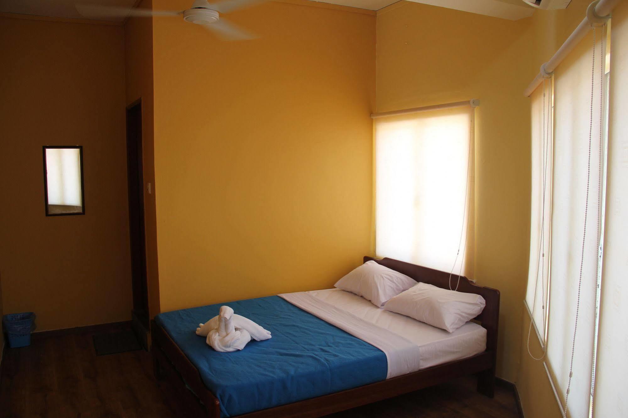 Fat Rhino Hotel Кота Кинабалу Екстериор снимка