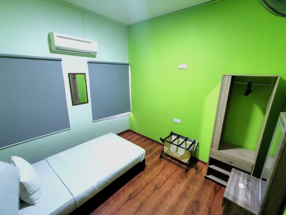 Fat Rhino Hotel Кота Кинабалу Екстериор снимка