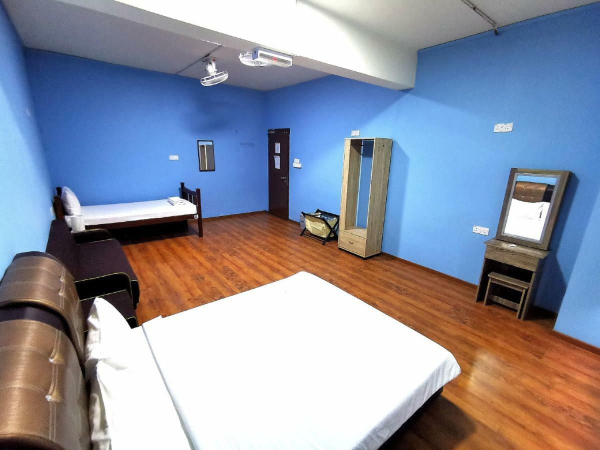Fat Rhino Hotel Кота Кинабалу Екстериор снимка