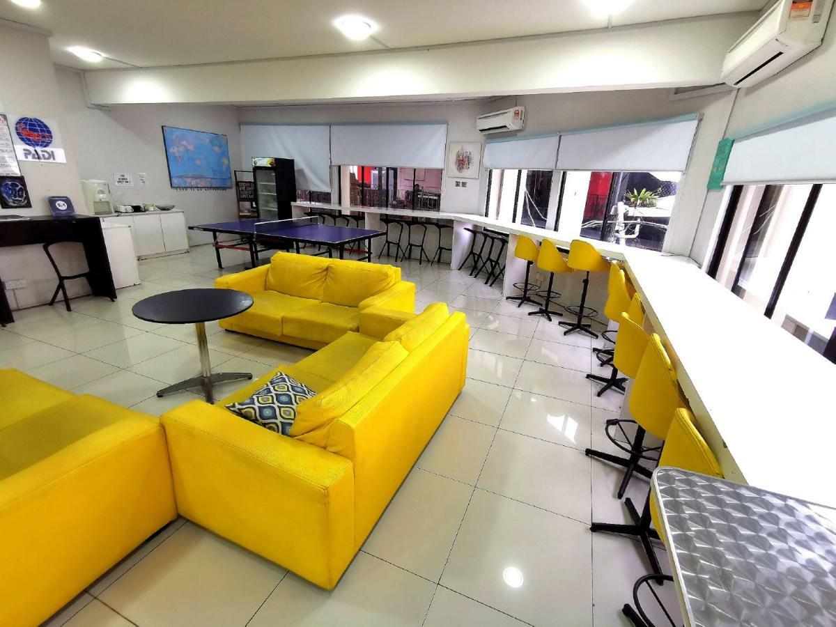 Fat Rhino Hotel Кота Кинабалу Екстериор снимка