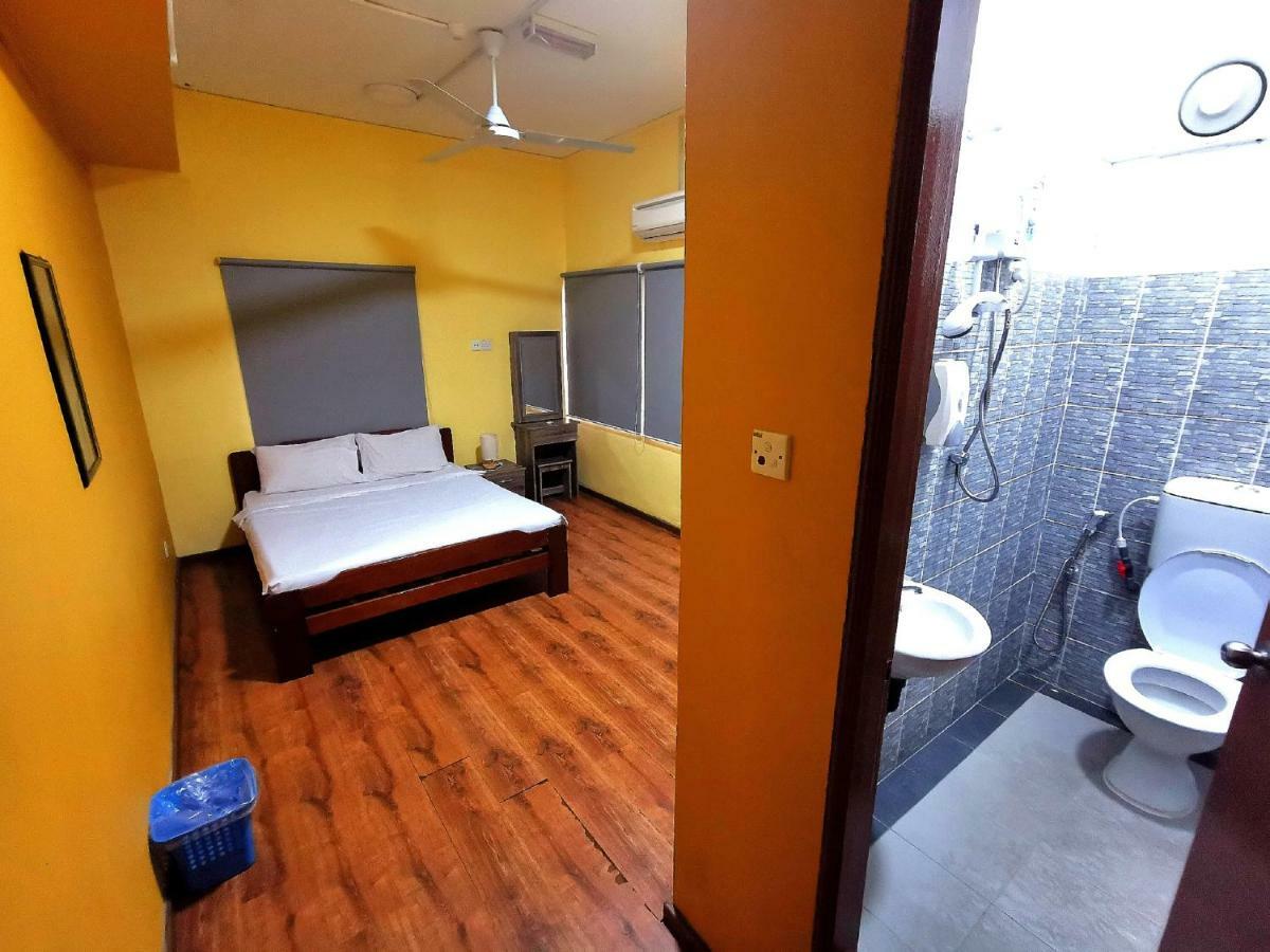 Fat Rhino Hotel Кота Кинабалу Екстериор снимка