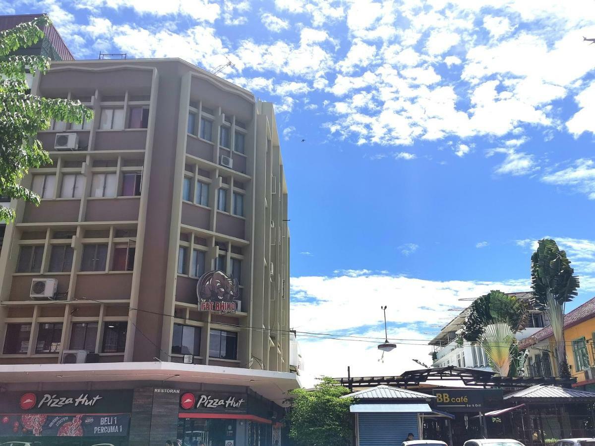 Fat Rhino Hotel Кота Кинабалу Екстериор снимка