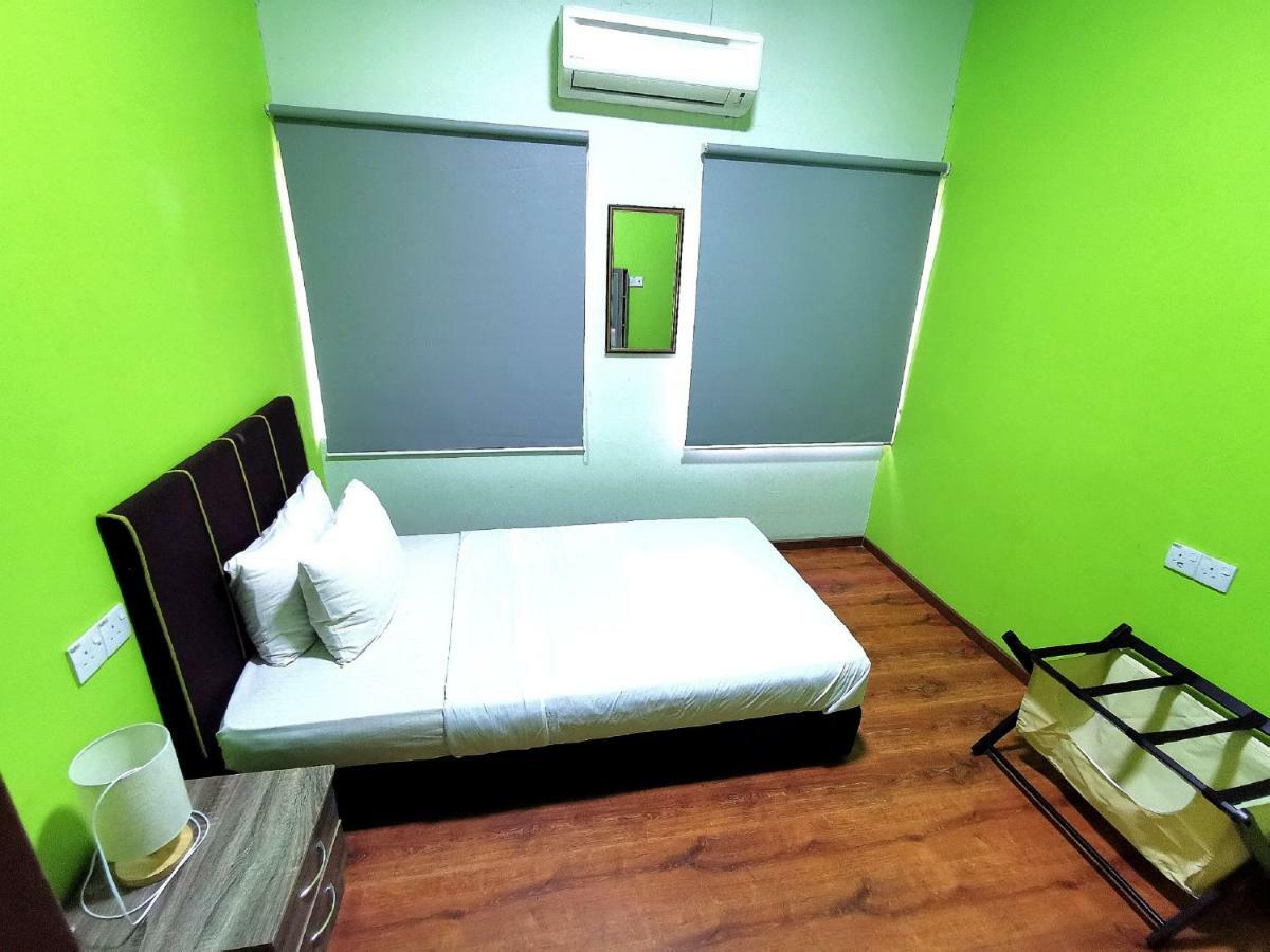 Fat Rhino Hotel Кота Кинабалу Екстериор снимка