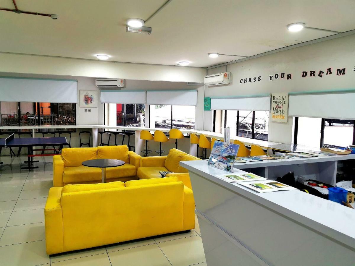 Fat Rhino Hotel Кота Кинабалу Екстериор снимка