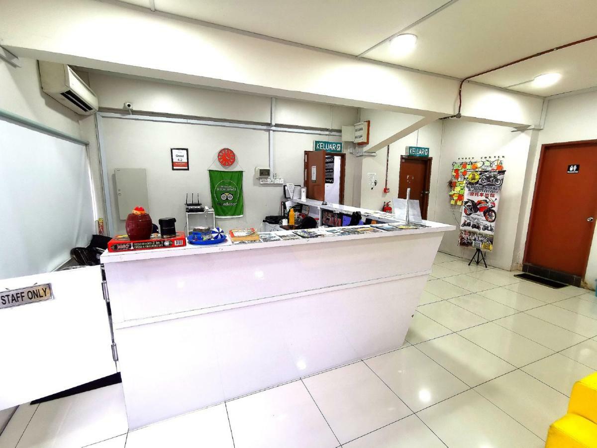 Fat Rhino Hotel Кота Кинабалу Екстериор снимка