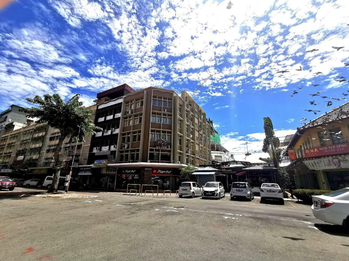 Fat Rhino Hotel Кота Кинабалу Екстериор снимка