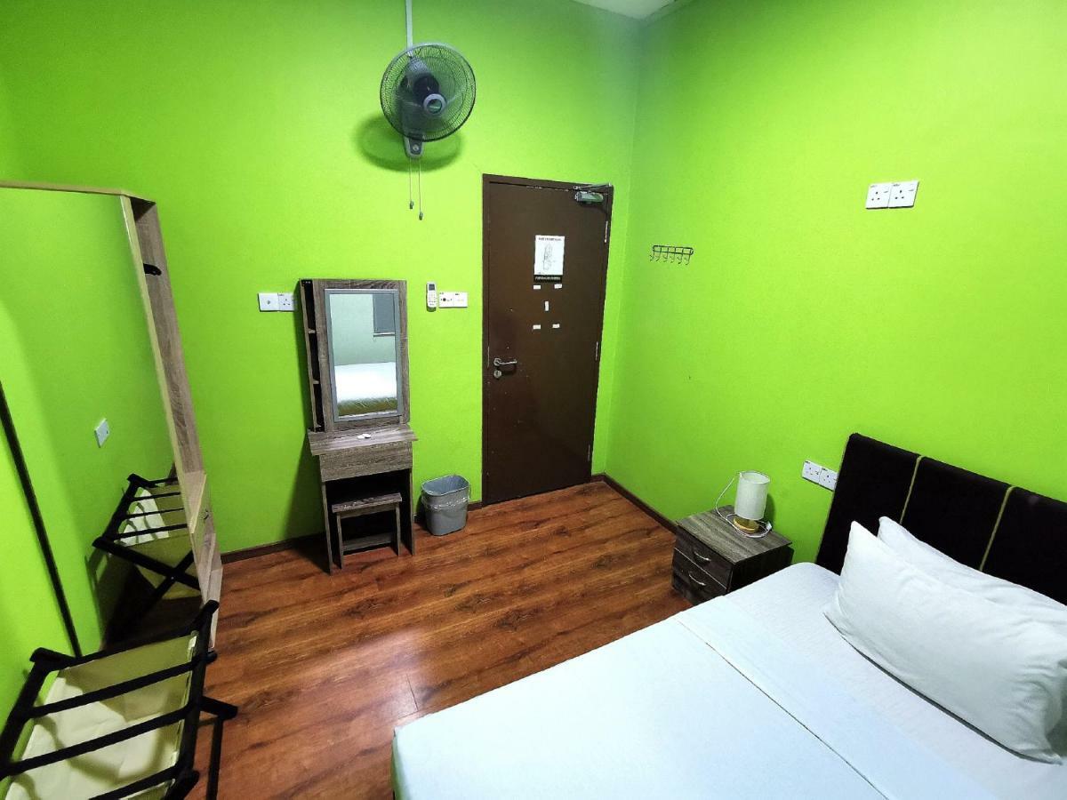 Fat Rhino Hotel Кота Кинабалу Екстериор снимка