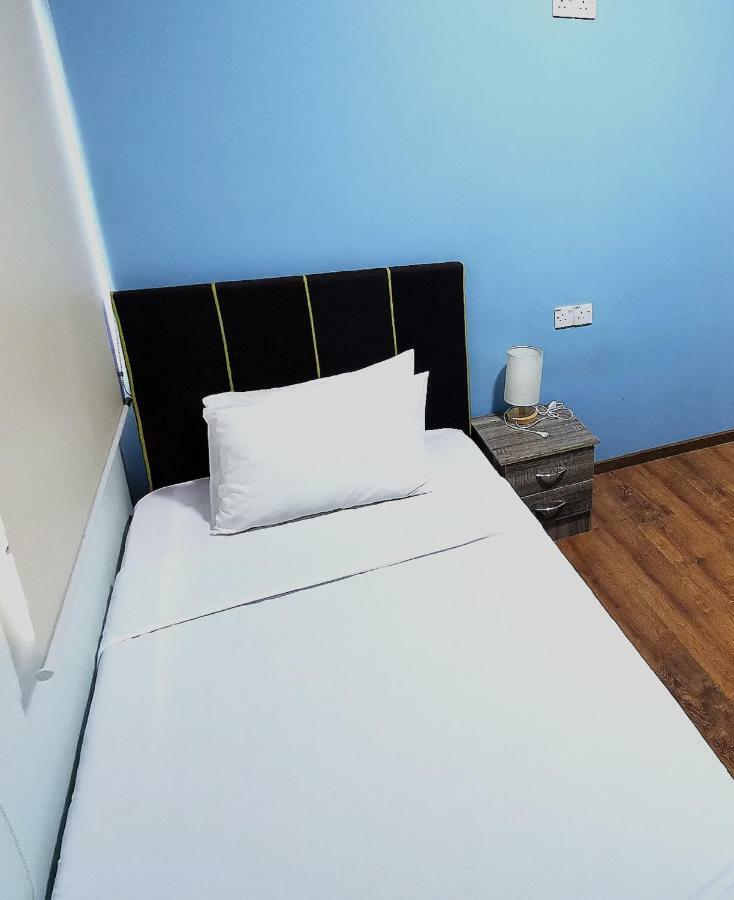 Fat Rhino Hotel Кота Кинабалу Екстериор снимка