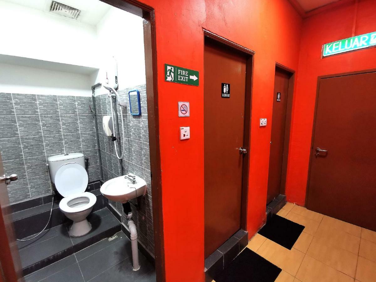 Fat Rhino Hotel Кота Кинабалу Стая снимка