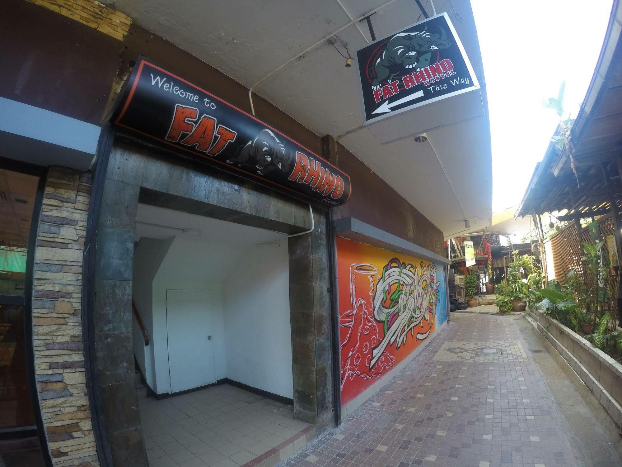 Fat Rhino Hotel Кота Кинабалу Екстериор снимка